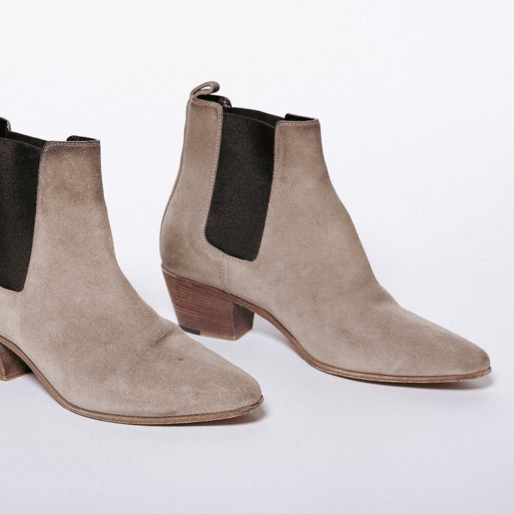 SAINT LAURENT Rare suede angle Chelsea Boots 38